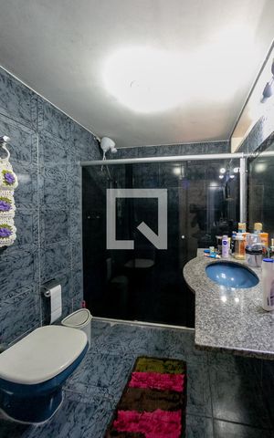 Casa à venda com 240m², 3 quartos e 2 vagasBanheiro da Suíte