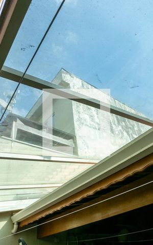 Casa à venda com 180m², 3 quartos e 2 vagas Casa à venda com 180m², 3 quartos e 2 vagasTeto retrátil da Churrasqueira