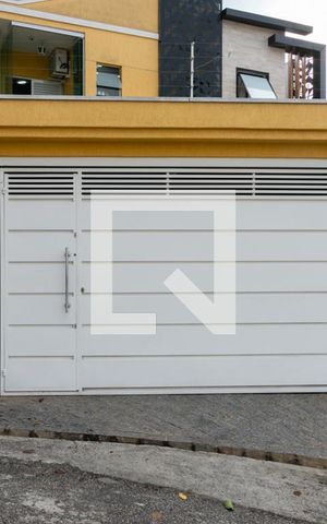 Casa à venda com 180m², 3 quartos e 2 vagas Casa à venda com 180m², 3 quartos e 2 vagasFachada