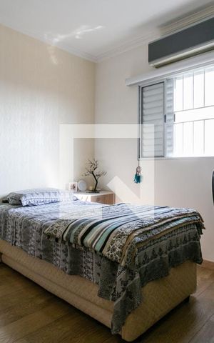 Casa à venda com 180m², 3 quartos e 2 vagas Casa à venda com 180m², 3 quartos e 2 vagasQuarto 1