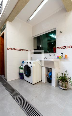 Casa à venda com 180m², 3 quartos e 2 vagas Casa à venda com 180m², 3 quartos e 2 vagasÁrea de Serviço