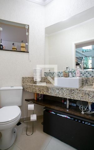 Casa à venda com 180m², 3 quartos e 2 vagas Casa à venda com 180m², 3 quartos e 2 vagasLavabo