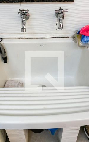 Casa à venda com 180m², 3 quartos e 2 vagas Casa à venda com 180m², 3 quartos e 2 vagasÁrea de Serviço