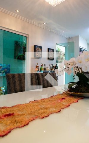 Casa à venda com 180m², 3 quartos e 2 vagas Casa à venda com 180m², 3 quartos e 2 vagasSala de jantar