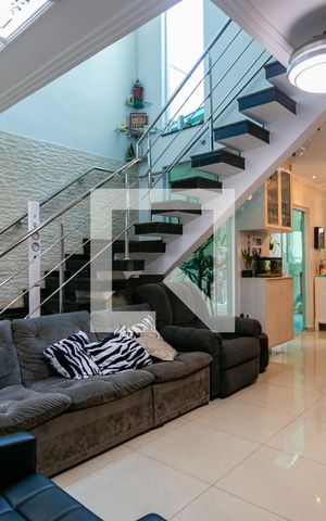 Casa à venda com 180m², 3 quartos e 2 vagas Casa à venda com 180m², 3 quartos e 2 vagasSala de estar