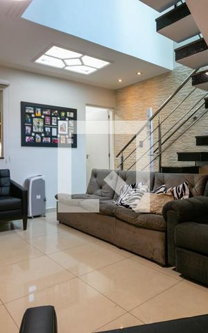 Casa à venda com 180m², 3 quartos e 2 vagas Casa à venda com 180m², 3 quartos e 2 vagasSala de estar
