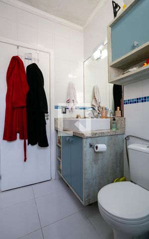 Casa à venda com 180m², 3 quartos e 2 vagas Casa à venda com 180m², 3 quartos e 2 vagasBanheiro da Suíte
