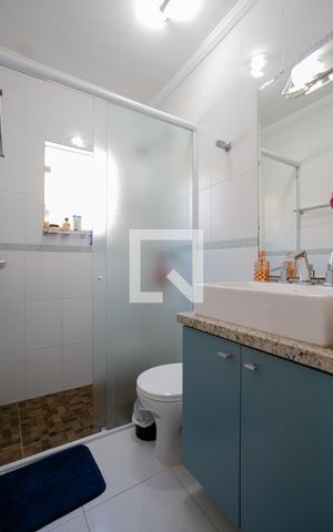 Casa à venda com 180m², 3 quartos e 2 vagas Casa à venda com 180m², 3 quartos e 2 vagasBanheiro