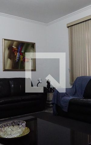 Casa à venda com 444m², 4 quartos e 6 vagasSala