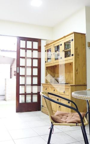 Casa à venda com 444m², 4 quartos e 6 vagasSala para descanso