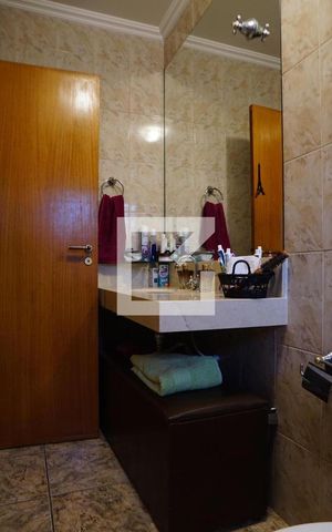 Casa à venda com 444m², 4 quartos e 6 vagasBanheiro Quarto 2 - suíte
