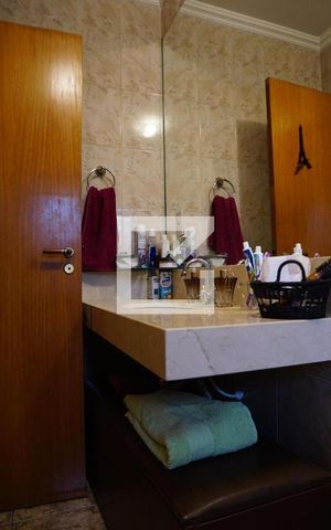 Casa à venda com 444m², 4 quartos e 6 vagasBanheiro Quarto 2 - suíte