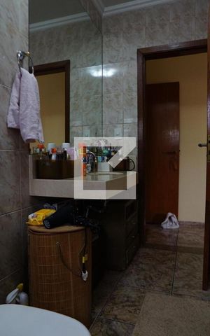 Casa à venda com 444m², 4 quartos e 6 vagasBanheiro Quarto 1 - suíte