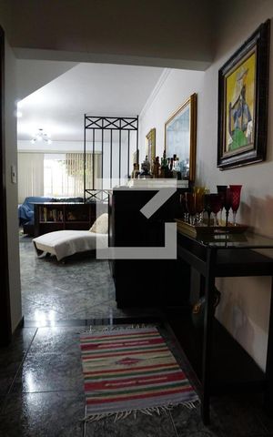 Casa à venda com 444m², 4 quartos e 6 vagasSala