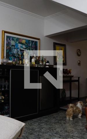 Casa à venda com 444m², 4 quartos e 6 vagasSala