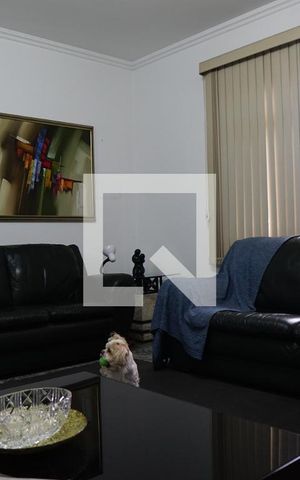 Casa à venda com 444m², 4 quartos e 6 vagasSala