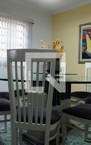 Casa à venda com 444m², 4 quartos e 6 vagasSala
