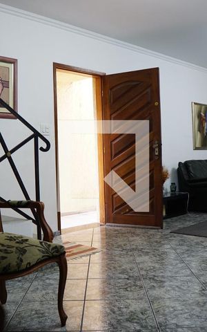Casa à venda com 444m², 4 quartos e 6 vagasSala