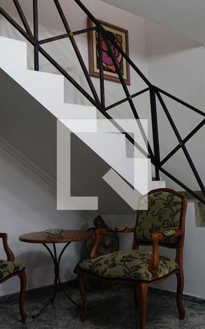 Casa à venda com 444m², 4 quartos e 6 vagasSala