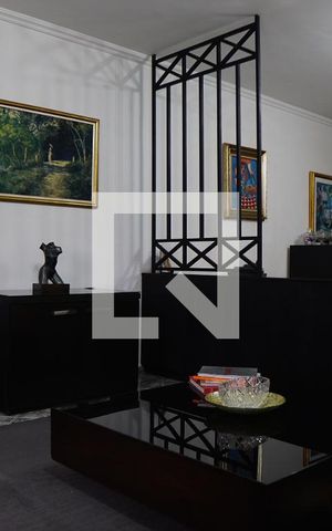 Casa à venda com 444m², 4 quartos e 6 vagasSala