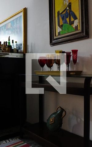 Casa à venda com 444m², 4 quartos e 6 vagasSala