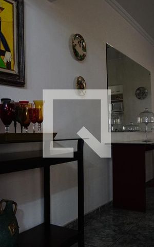 Casa à venda com 444m², 4 quartos e 6 vagasSala