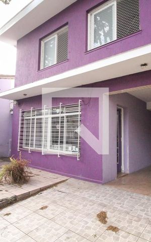 Casa à venda com 216m², 3 quartos e 2 vagas Casa à venda com 216m², 3 quartos e 2 vagasGaragem