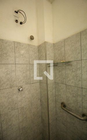 Casa à venda com 216m², 3 quartos e 2 vagas Casa à venda com 216m², 3 quartos e 2 vagasCasa 2 - Banheiro