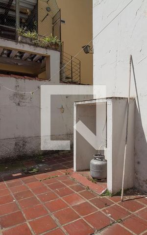 Casa à venda com 260m², 3 quartos e 5 vagas Casa à venda com 260m², 3 quartos e 5 vagasQuintal