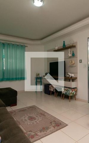 Casa à venda com 125m², 3 quartos e 2 vagas Casa à venda com 125m², 3 quartos e 2 vagasSala