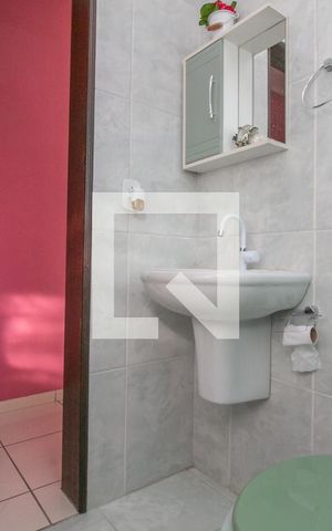 Casa à venda com 125m², 3 quartos e 2 vagas Casa à venda com 125m², 3 quartos e 2 vagasBanheiro