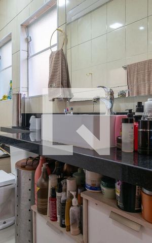 Casa à venda com 220m², 3 quartos e 4 vagas Casa à venda com 220m², 3 quartos e 4 vagasBanheiro da Suíte 2