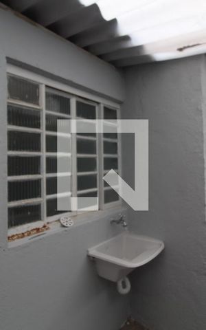 Casa para alugar com 25m², 1 quarto e sem vaga Casa para alugar com 25m², 1 quarto e sem vagaÁrea serviço