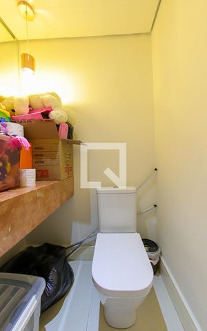 Casa à venda com 420m², 4 quartos e 3 vagas Casa à venda com 420m², 4 quartos e 3 vagasLavbo 2