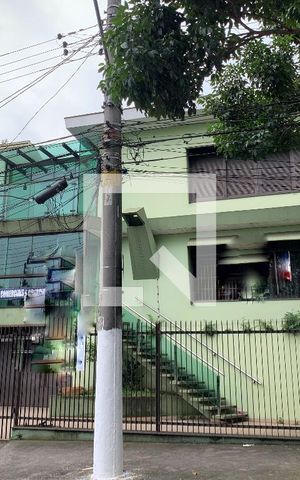 Casa à venda com 365m², 3 quartos e 3 vagas Casa à venda com 365m², 3 quartos e 3 vagasFachada