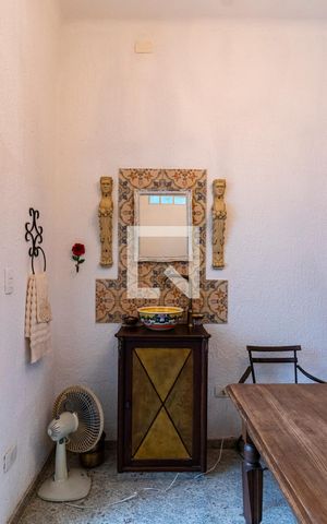 Casa à venda com 220m², 5 quartos e 1 vagaFundos - Escritório