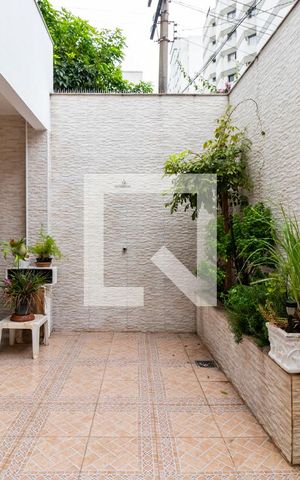 Casa à venda com 220m², 5 quartos e 1 vagaFundos - Quintal