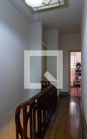 Casa à venda com 220m², 5 quartos e 1 vaga2o. Andar - Corredor