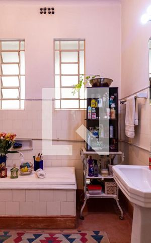 Casa à venda com 220m², 5 quartos e 1 vaga2o. Andar - Banheiro