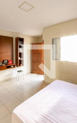Casa à venda com 350m², 4 quartos e 2 vagasQuarto Suíte