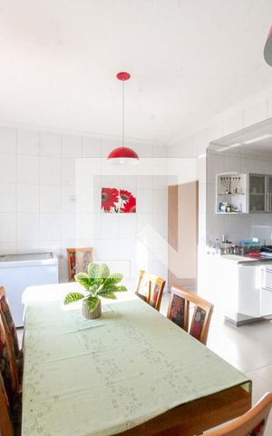 Casa à venda com 350m², 4 quartos e 2 vagasCopa