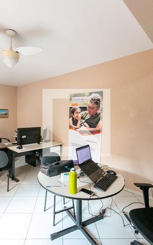 Casa à venda com 350m², 4 quartos e 2 vagasEscritório