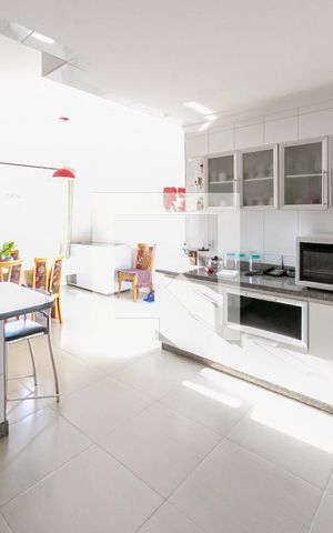 Casa à venda com 350m², 4 quartos e 2 vagasCozinha