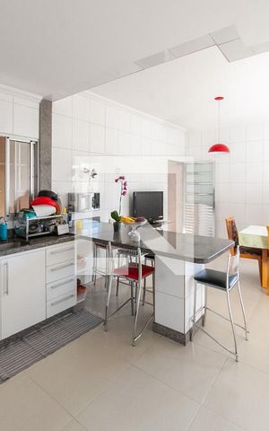 Casa à venda com 350m², 4 quartos e 2 vagasCozinha