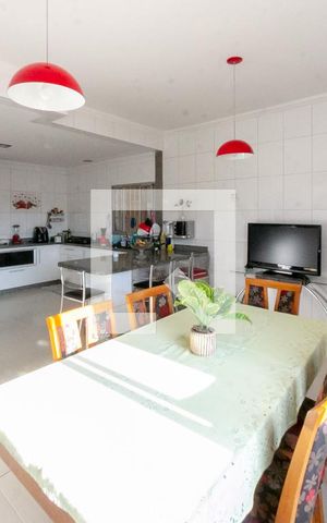 Casa à venda com 350m², 4 quartos e 2 vagasCopa
