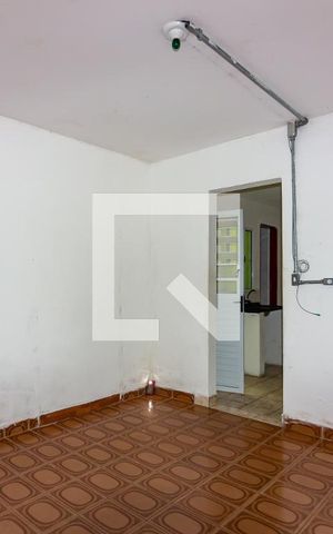 Casa de condomínio à venda com 240m², 1 quarto e sem vaga Casa de condomínio à venda com 240m², 1 quarto e sem vagaComodo