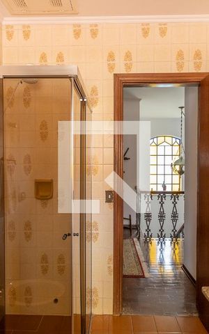 Casa à venda com 280m², 4 quartos e 4 vagas Casa à venda com 280m², 4 quartos e 4 vagasBanheiro Social