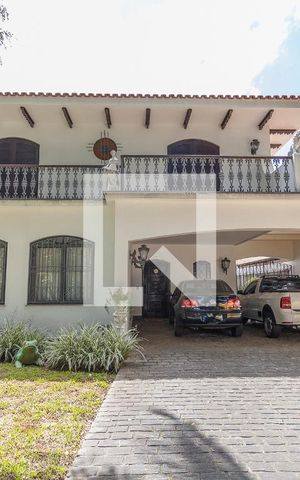 Casa à venda com 280m², 4 quartos e 4 vagas Casa à venda com 280m², 4 quartos e 4 vagasGaragem