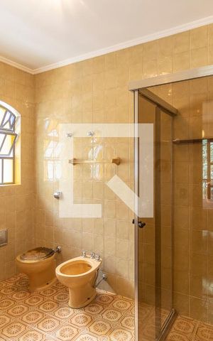Casa à venda com 280m², 4 quartos e 4 vagas Casa à venda com 280m², 4 quartos e 4 vagasBanheiro Suíte 2