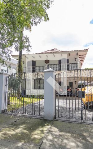 Casa à venda com 280m², 4 quartos e 4 vagas Casa à venda com 280m², 4 quartos e 4 vagasFachada